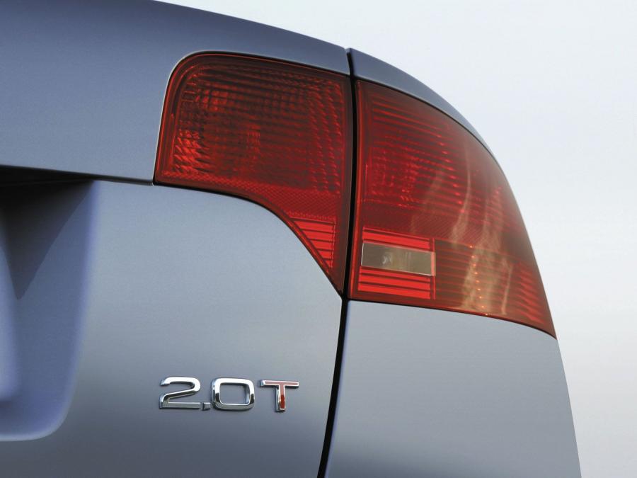 Детали экстерьера Audi A4 2.0T Sedan (B7, 8E) 2004 года  (фото 2 из 26)
